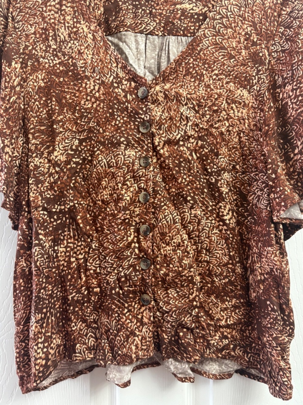 Women's Daytrip Boho Button Front Flutter Sleeve Printed Blouse - Picture 3 of 5